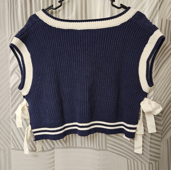 Day+Moon vneck sweater vest NWT small navy & white - Picture 3 of 3
